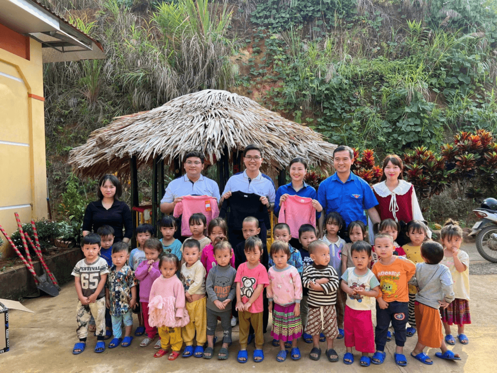 Gửi “nắng ấm” mùa Đông đến với các em thiếu nhi trên địa bàn huyện Văn Yên, tỉnh Yên Bái