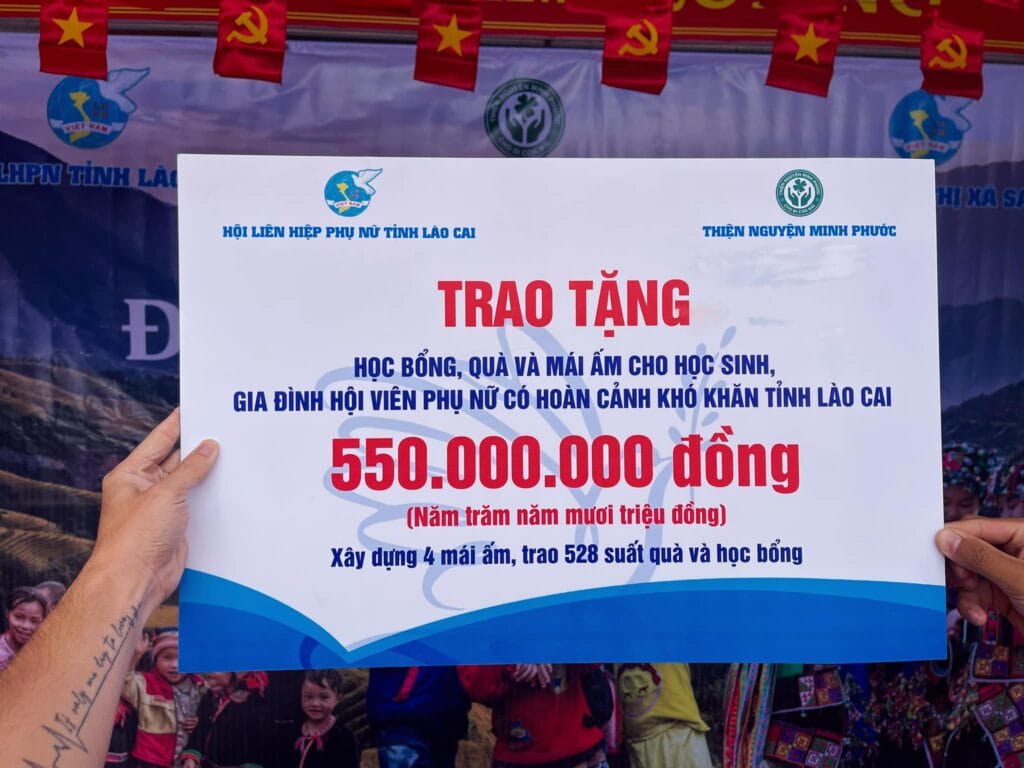 Chương trình thiện nguyện mang tên ĐÔNG ẤM CHO EM – trao tặng 528 suất học bổng dành cho trẻ em vùng núi Tây Bắc tại xã Ngũ Chỉ Sơn, tỉnh Lào Cai.