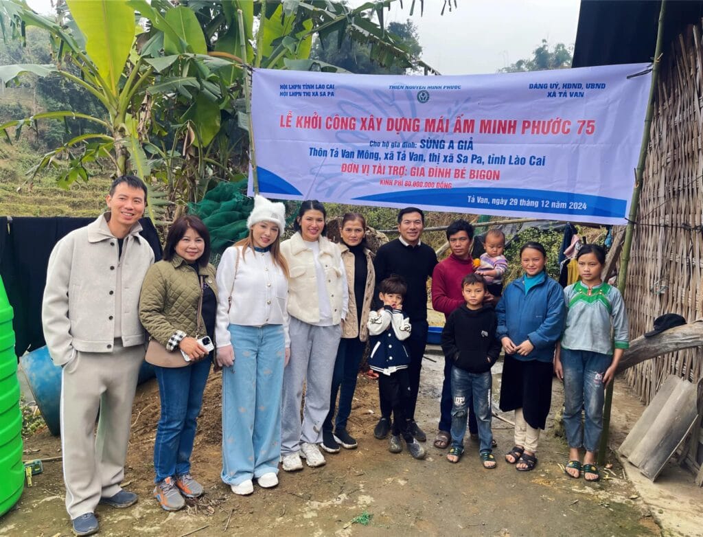 Chương trình thiện nguyện mang tên ĐÔNG ẤM CHO EM – trao tặng 528 suất học bổng dành cho trẻ em vùng núi Tây Bắc tại xã Ngũ Chỉ Sơn, tỉnh Lào Cai.