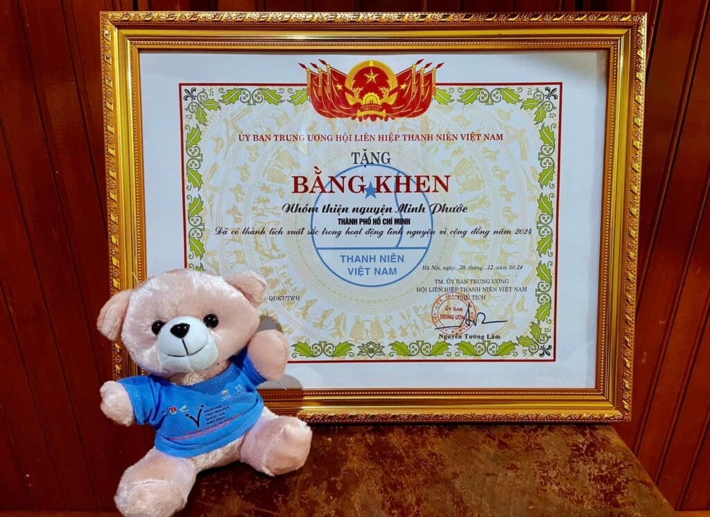 Tại 𝐋𝐞̂̃ 𝐓𝐫𝐚𝐨 𝐆𝐢𝐚̉𝐢 𝐓𝐡𝐮̛𝐨̛̉𝐧𝐠 𝐓𝐢̀𝐧𝐡 𝐍𝐠𝐮𝐲𝐞̣̂𝐧 𝐐𝐮𝐨̂́𝐜 𝐆𝐢𝐚 𝟐𝟎𝟐𝟒, Nhóm Thiện Nguyện Minh Phước vinh dự được đề cử và nhận bằng khen tại hạng mục Đ𝐨̣̂𝐢/𝐍𝐡𝐨́𝐦 𝐓𝐢𝐞̂𝐮 𝐁𝐢𝐞̂̉𝐮 𝐓𝐨𝐚̀𝐧 𝐐𝐮𝐨̂́𝐜 𝐂𝐨́ 𝐓𝐡𝐚̀𝐧𝐡 𝐓𝐢́𝐜𝐡 𝐗𝐮𝐚̂́𝐭 𝐒𝐚̆́𝐜 𝐓𝐫𝐨𝐧𝐠 𝐇𝐨𝐚̣𝐭 Đ𝐨̣̂𝐧𝐠 𝐓𝐢̀𝐧𝐡 𝐍𝐠𝐮𝐲𝐞̣̂𝐧 𝟐𝟎𝟐𝟒.