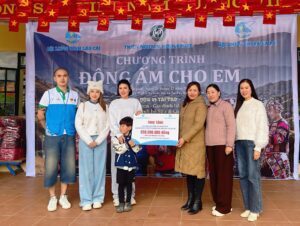 “Đông Ấm Cho Em” cùng Chị Đẹp Đạp Gió Rẽ Sóng Huyền Baby