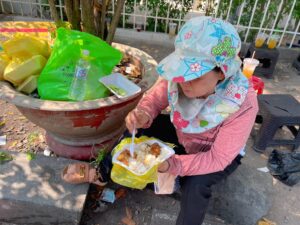 1000 suất ăn trưa cho người vô gia cư, công nhân lao động