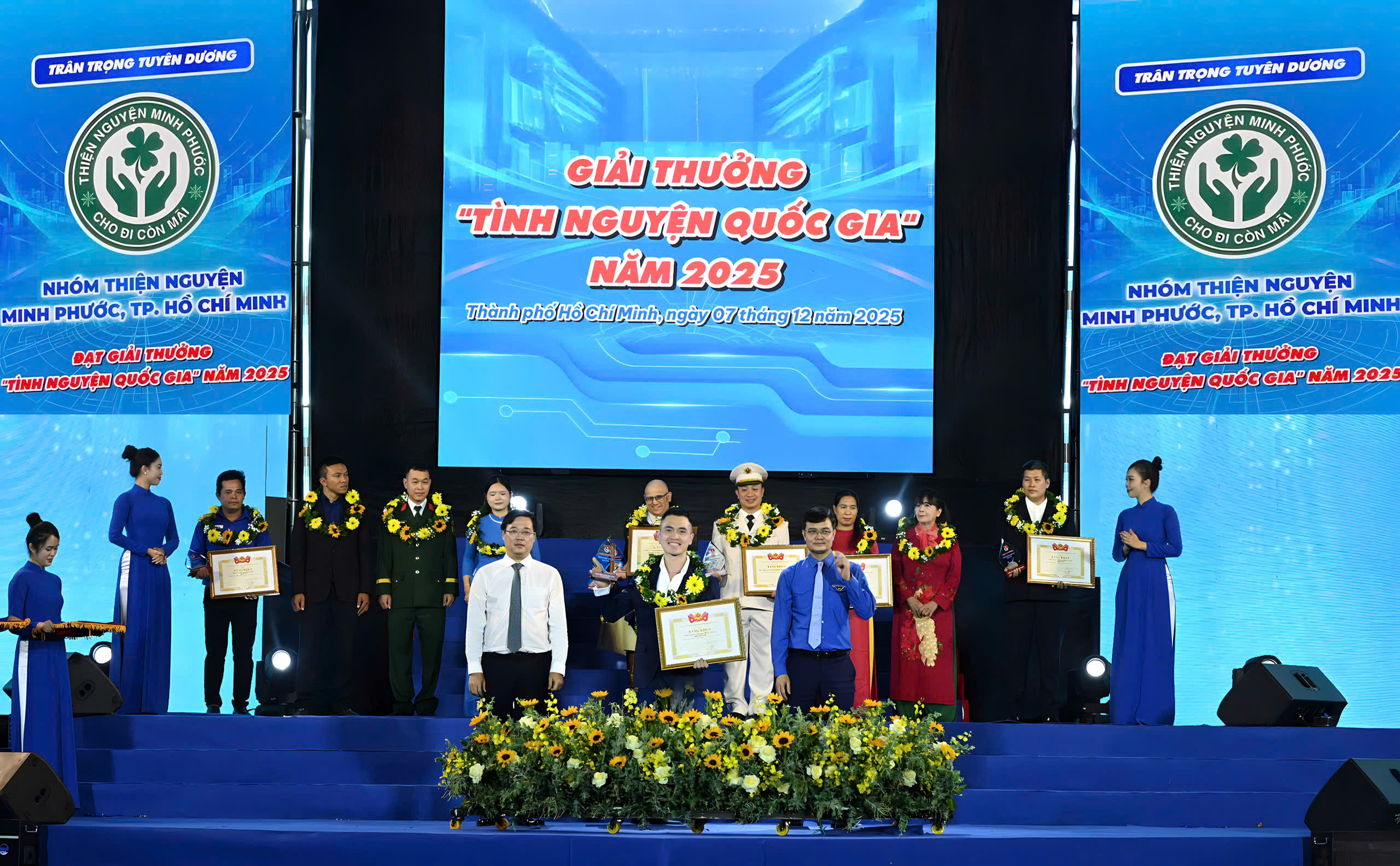 GIẢI THƯỞNG TÌNH NGUYỆN QUỐC GIA 2025 VINH DANH NHÓM THIỆN NGUYỆN MINH PHƯỚC TẠI HẠNG MỤC TỔ CHỨC TÌNH NGUYỆN XUẤT SẮC
