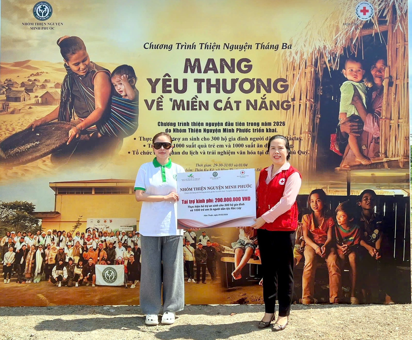 Hàng ngàn suất quà “Mang yêu thương về miền cát trắng”